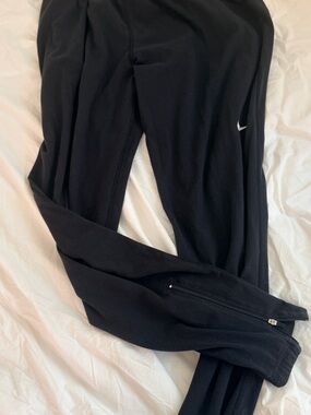 Men’s medium Nike Black Athletic Cotton Joggers with bottom Zip